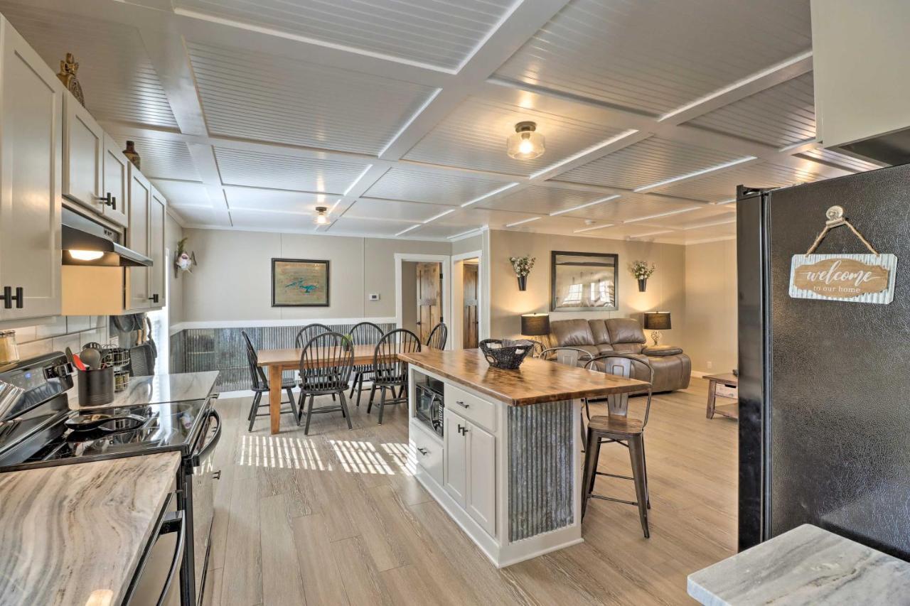 Lakefront Greers Ferry Cabin With Covered Boat Slip! Fairfield Bay Exterior photo
